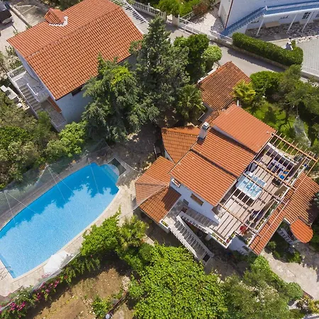Luxury With A Swimming Pool - 13374 Рогозница