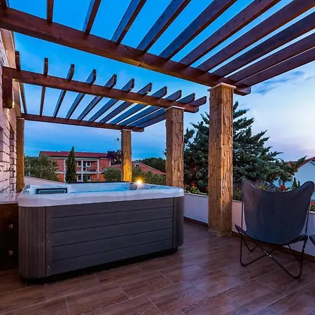 Vila Luxury With A Swimming Pool - 13374 Rogoznica (Sibenik-Knin)