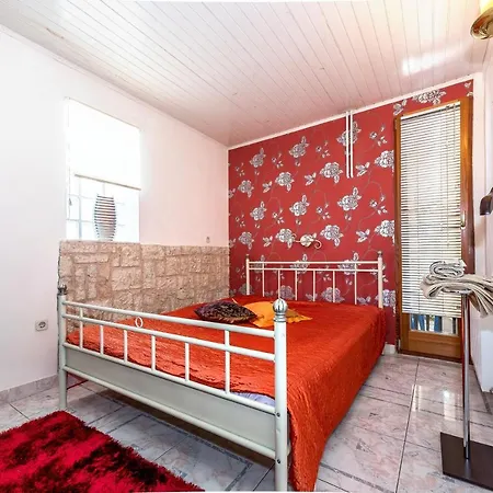 Luxury With A Swimming Pool - 13374 Vila