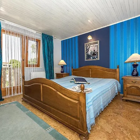 Vila Luxury With A Swimming Pool - 13374