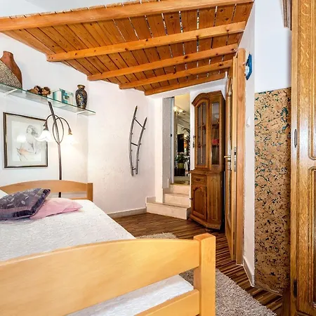 Luxury With A Swimming Pool - 13374 Vila