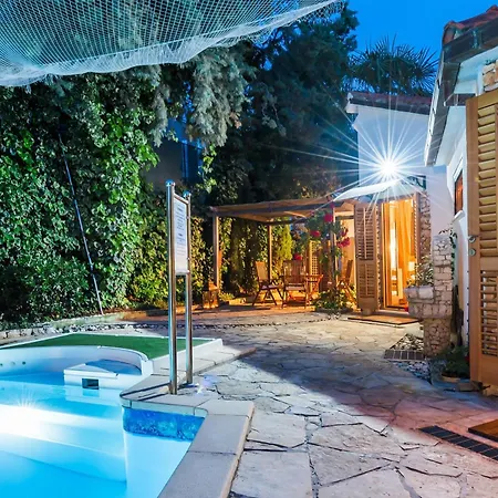 Villa Luxury With A Swimming Pool - 13374 *