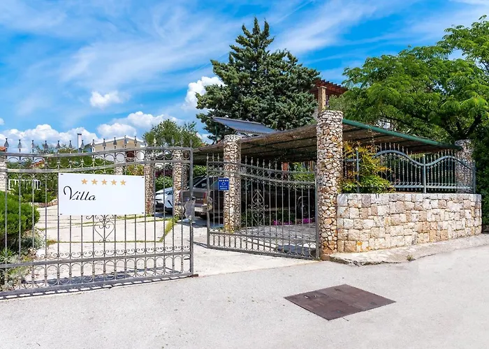 Luxury With A Swimming Pool - 13374 * Рогозница