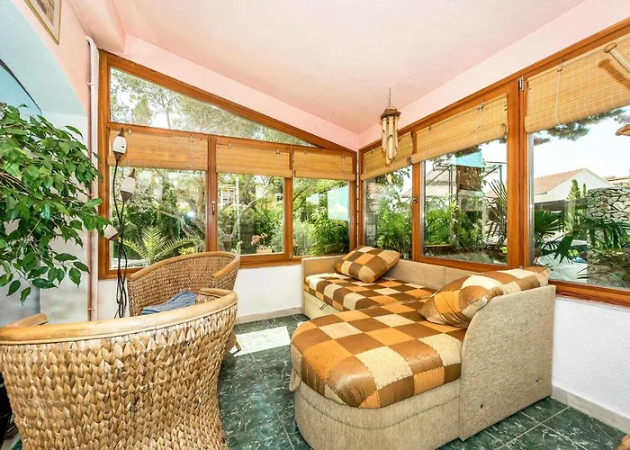 Luxury With A Swimming Pool - 13374 Villa *