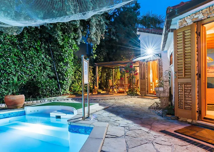 Villa Luxury With A Swimming Pool - 13374 *